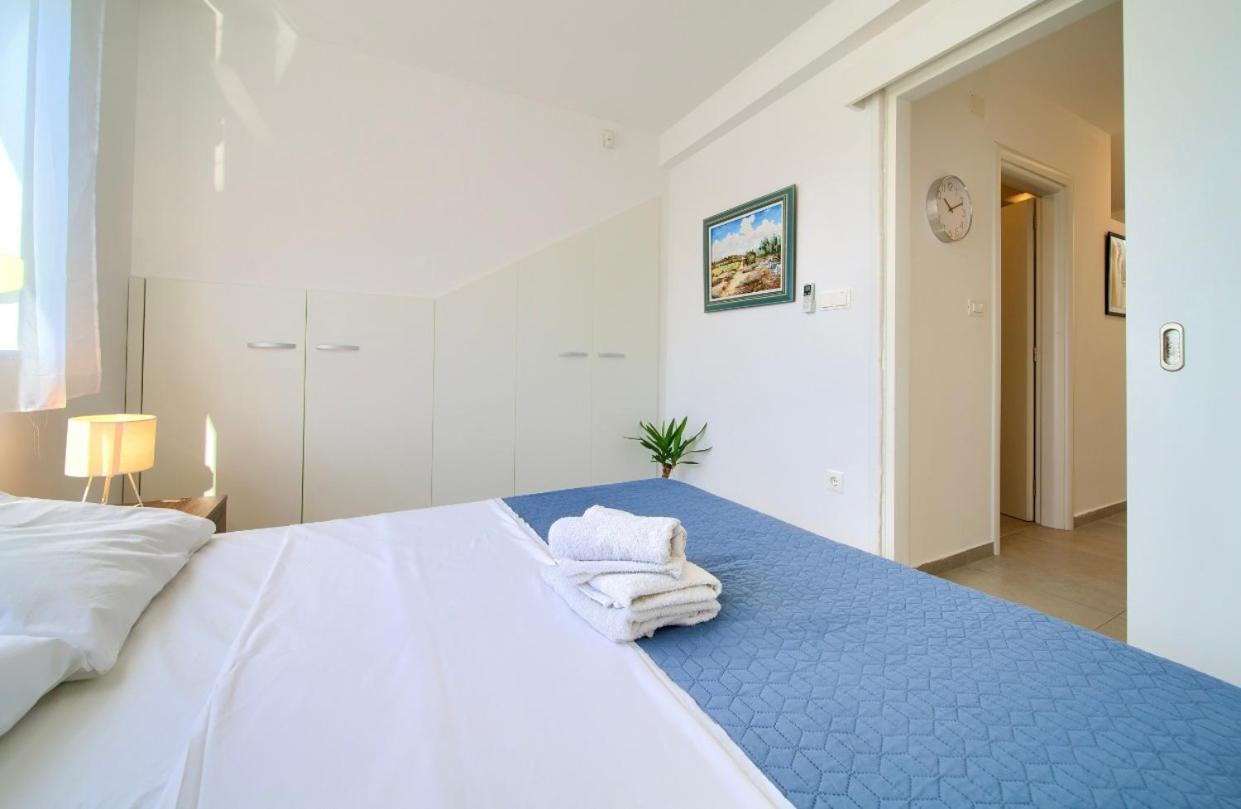 Apartment Sasso Bianco With The Private Pool Njivice Exterior photo