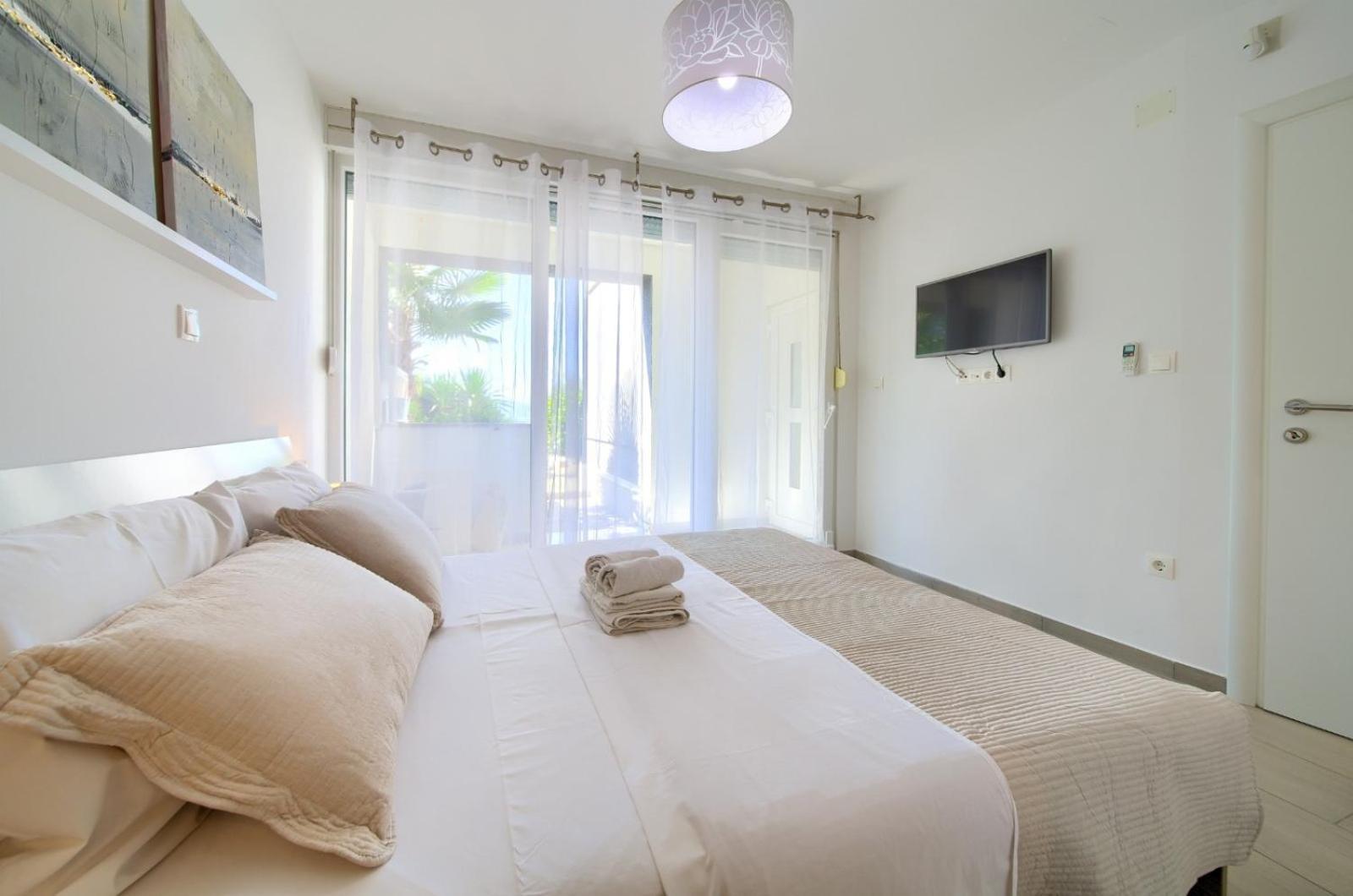 Apartment Sasso Bianco With The Private Pool Njivice Exterior photo